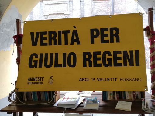 #4annisenzaGiulio, quattro anni senza verità: a Fossano lo striscione in via Garibaldi #4annisenzaGiulio, quattro anni senza verità: a Fossano lo striscione in via Garibaldi