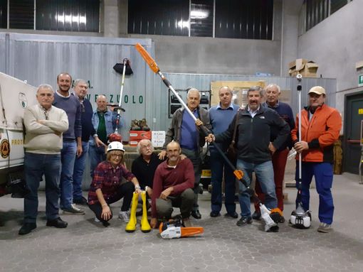 La consegna del materiale a Protezione civile e AIB La consegna del materiale a Protezione civile e AIB