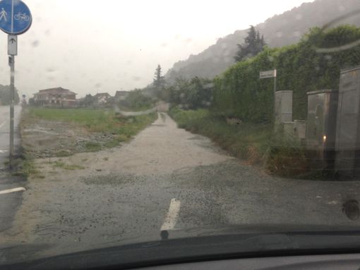 Alcune immagini di via Pedrini, dopo mezza giornata di pioggia