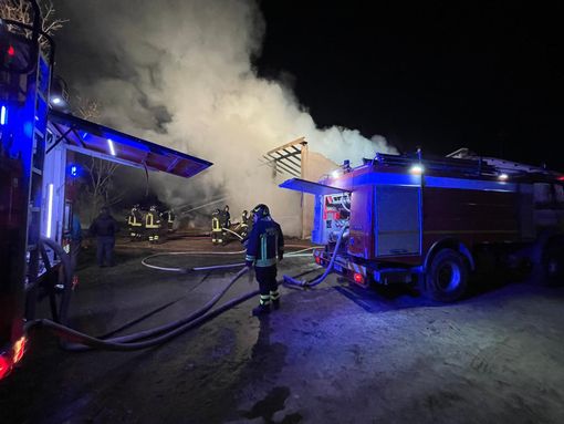 Fienile in fiamme a Mondovì: al lavoro diverse squadre di Vigili del fuoco