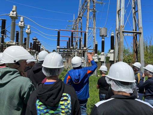 Gli studenti dell'Itis "Rivoira" in visita alla cabina e-distribuzione di Saluzzo Gli studenti dell'Itis "Rivoira" in visita alla cabina e-distribuzione di Saluzzo