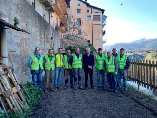 Agli orti didattici di Dronero la realizzazione del progetto +Api Agli orti didattici di Dronero la realizzazione del progetto +Api