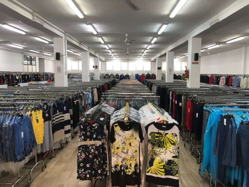 Abbigliamento all'ingrosso online: i vantaggi dell'acquisto Abbigliamento all'ingrosso online: i vantaggi dell'acquisto