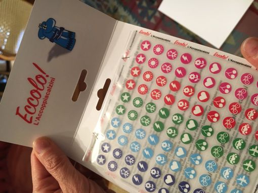 Le lavatrici mangiano i calzini? L’idea innovativa, semplice ed efficace, per fare il paio