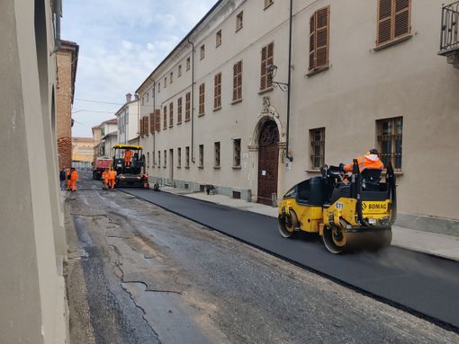 Fossano, continuano le asfaltature: dopo via Matteotti si passa a via Bava e via San Giuseppe