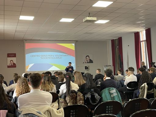 Presentato a Mondovì il progetto "Diamoci una mano" per avvicinare i giovani al volontariato Presentato a Mondovì il progetto "Diamoci una mano" per avvicinare i giovani al volontariato
