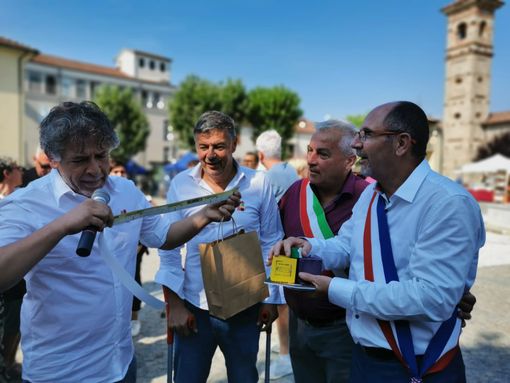 Una delegazione da Peillon a Niella per celebrare la tradizione dei panettieri, con tanto di sfida a "Bocce Quadre" [FOTO]