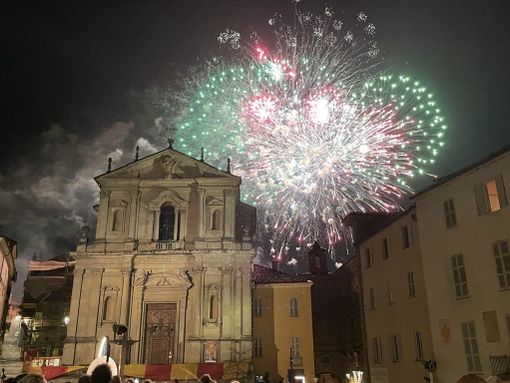 A Mondovì torna l'appuntamento con i Feu dla Madona con la prima edizione della notte bianca