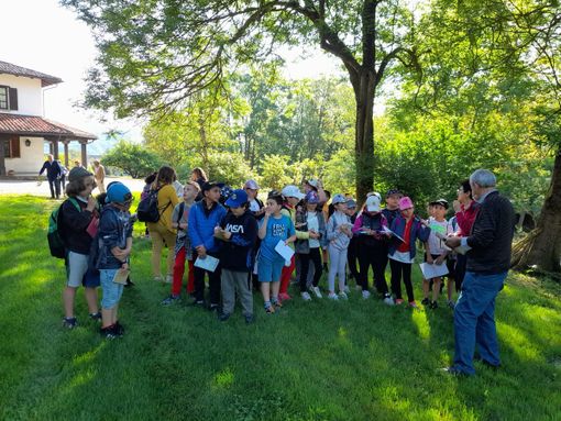 Le classi quarte della primaria di Ceva in visita “All’Alveare”