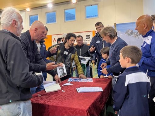 “Fuorigioco. Perde solo chi si arrende”: al Centro Sportivo Val Maira di Roccabruna l’incontro con Beppe Signori [FOTO]