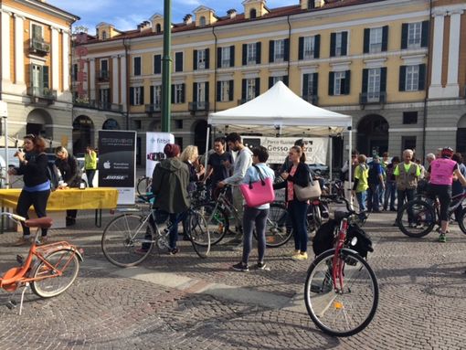 In 300 a fare colazione in piazza Galimberti per il "Bike to work day"