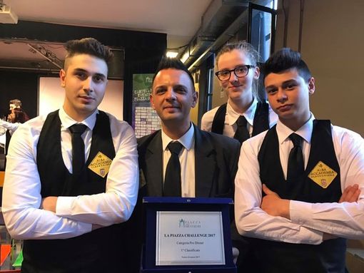 Da sinistra Simone Bussi, vincitore della categoria Pre-Dinner, Maitre Alessandro Fenu, Chiara Ferrino, Alessandro Domenicale