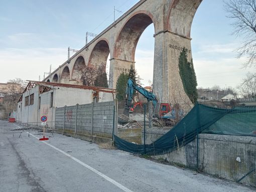 Mondovì, si abbatte l'ex rifiuteria ai "Ravanet": iniziati i lavori per riqualificare l'area [VIDEO]