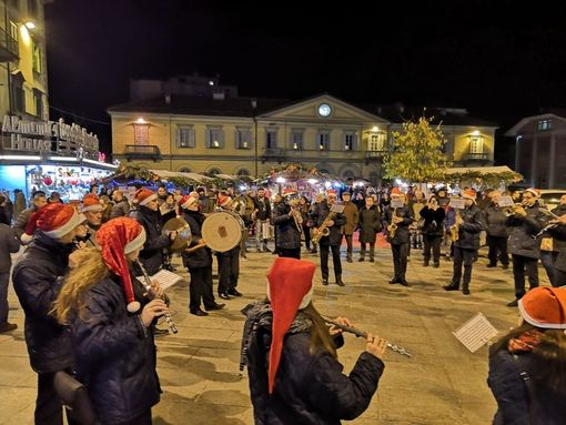 Il villaggio di Natale in piazza Cavour a Saluzzo