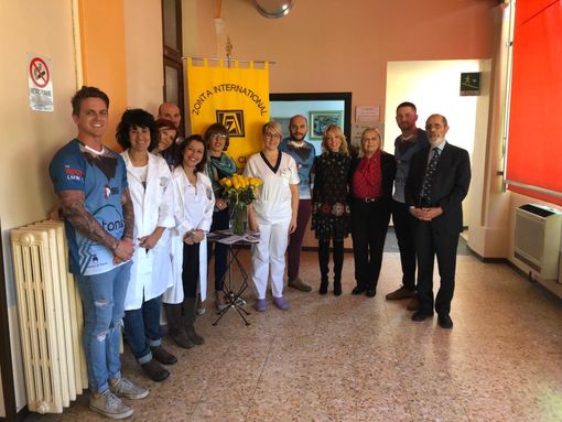 Zonta Saluzzo e NWR (North West Roosters )nel reparto di Oncologia di Saluzzo Zonta Saluzzo e NWR (North West Roosters )nel reparto di Oncologia di Saluzzo