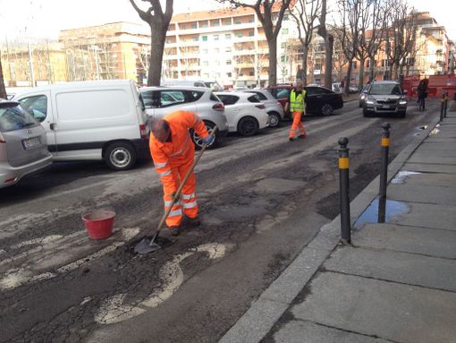 In corso a Cuneo lavori di ripristino del manto stradale