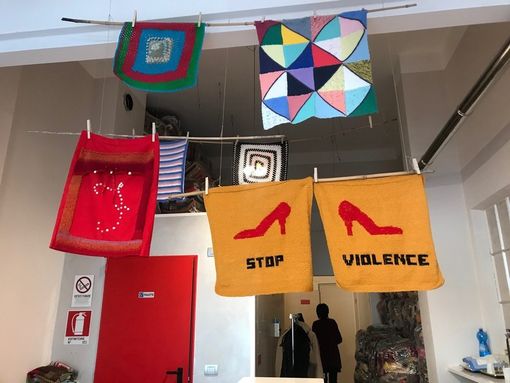 Troppa pioggia in arrivo: rimandato a lunedì 25 novembre lo spettacolo di migliaia di coperte colorate in piazza Galimberti