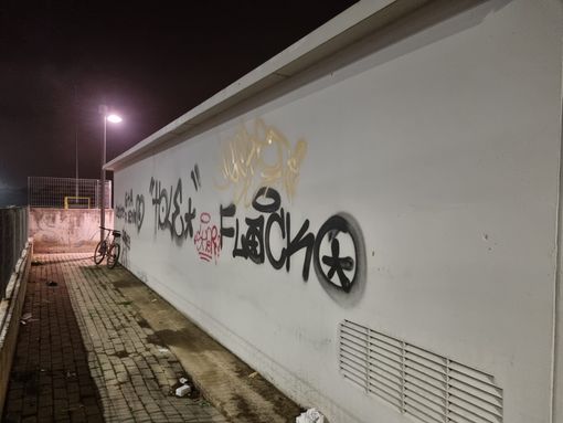 La parete della cabina elettrica attualmente