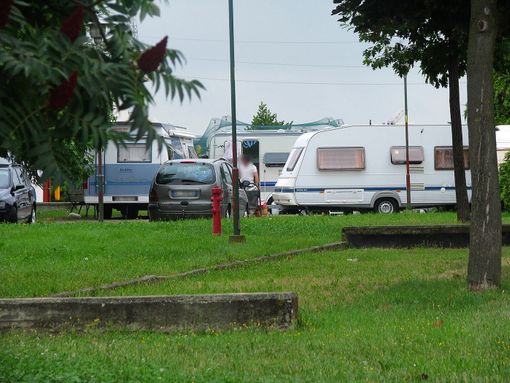 Un campo nomadi abusivo alle porte di Saluzzo: perché nessuno interviene nonostante le segnalazioni?
