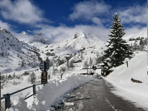 Castelmagno ancora senza luce, ripristino previsto in serata: liberata dalla slavina la strada di Campomolino