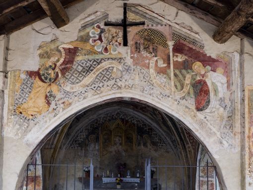 Il progetto Hinc arriva in Valle Grana dando vita agli affreschi di due beni storici