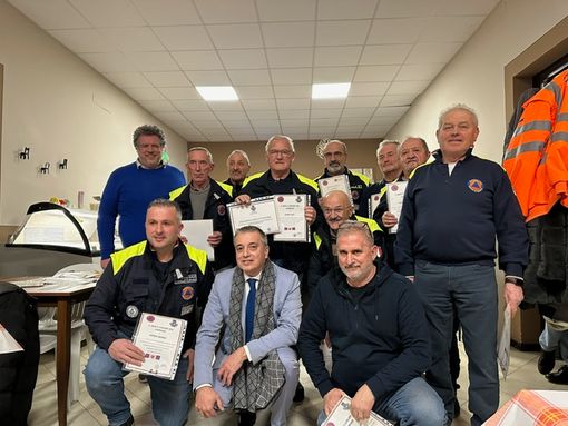 Attestati per i volontari della Protezione Civile di Castelletto Stura Attestati per i volontari della Protezione Civile di Castelletto Stura