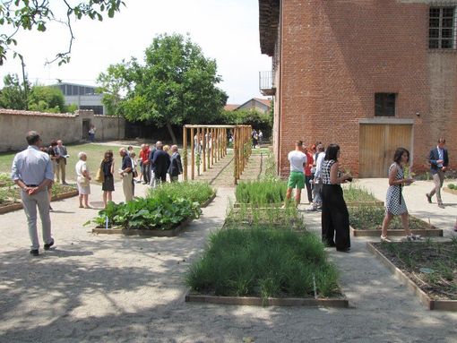 Riapre il "Giardino delle Essenze" dei Castelli Tapparelli d'Azeglio di Lagnasco Riapre il "Giardino delle Essenze" dei Castelli Tapparelli d'Azeglio di Lagnasco