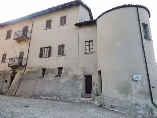 Il castello di Benevello: per la sua riqualificazione la Regione ha stanziato 572.760 euro Il castello di Benevello: per la sua riqualificazione la Regione ha stanziato 572.760 euro