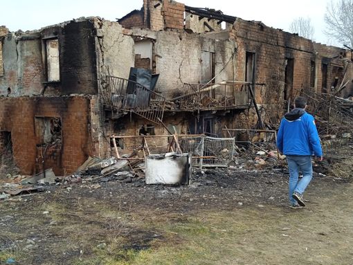 Tecnici di Arpa Piemonte a Ceva per analizzare aria e rifiuti nell'area del cascinale andato a fuoco