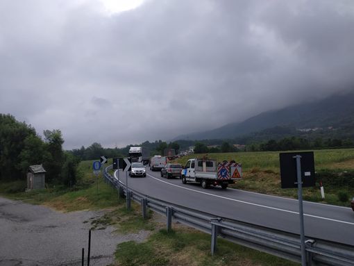 Lavori sul ponte dell'Olla a Gaiola e lunghe code, un cittadino: "La viabilità di questa valle è in ginocchio" [FOTO]
