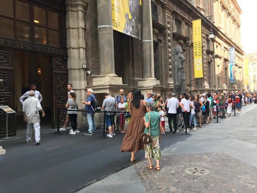 Cara cultura, quanto mi costi: nel 2023 è record di visitatori, ma ogni mese le famiglie piemontesi spendono 104 euro