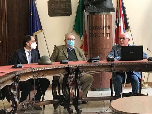 "Aiutaci ad aiutarli", una grande rete di solidarietà per l'Ucraina: in Granda partecipano 35 Comuni "Aiutaci ad aiutarli", una grande rete di solidarietà per l'Ucraina: in Granda partecipano 35 Comuni