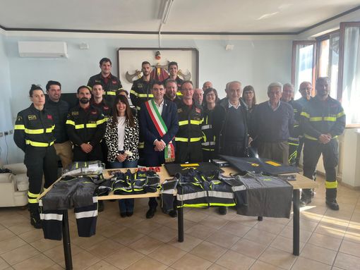 Nuovo materiale donato alla caserma dei Vigili del Fuoco Volontari di Fossano