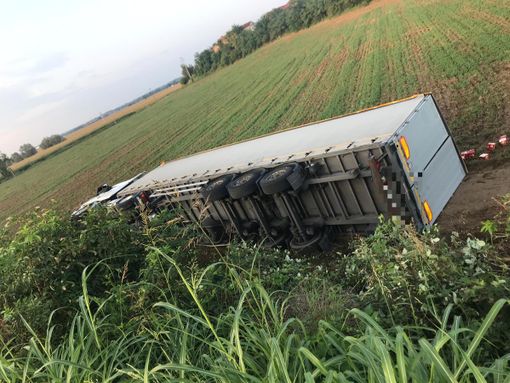 Il mezzo finito fuori strada sulla Reale Il mezzo finito fuori strada sulla Reale
