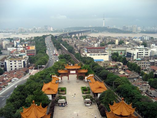 Una veduta di Wuhan, metropoli cinese da 11 milioni di abitanti (Wikipedia) Una veduta di Wuhan, metropoli cinese da 11 milioni di abitanti (Wikipedia)