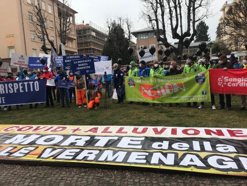 "La montagna merita rispetto": a Cuneo la protesta del mondo della neve, fermo da marzo 2020 [VIDEO E FOTO]