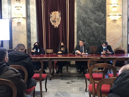 Al via oggi la tre giorni sul Lavoro in Comune a Cuneo. Apertura con il ministro Dadone in un Salone d'Onore vuoto