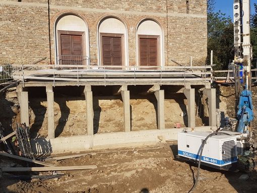 Lavori in corso alla voragine di Cossano Belbo: forse domenica la parrocchia riapre ai fedeli Lavori in corso alla voragine di Cossano Belbo: forse domenica la parrocchia riapre ai fedeli