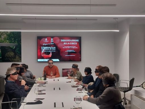 È un grande successo la degustazione alla "cieca" realizzata da "Vendemmia a Torino-Grapes in Town" È un grande successo la degustazione alla "cieca" realizzata da "Vendemmia a Torino-Grapes in Town"