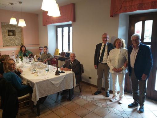 La delegazione alla trattoria Salvetti di Paroldo La delegazione alla trattoria Salvetti di Paroldo