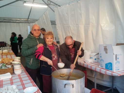 Dogliani, grande successo per la  tradizionale Cisrà: scodellate circa 4mila porzioni