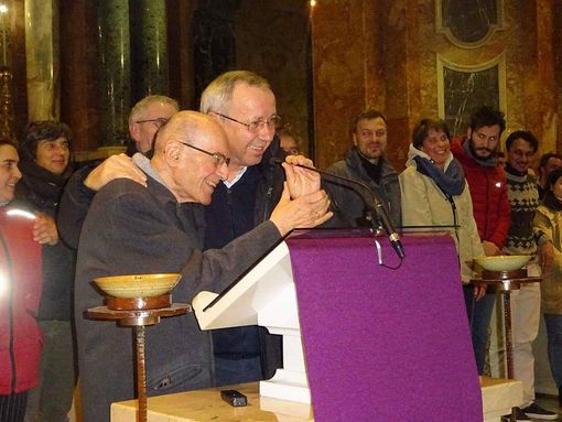 Bra: una folla di persone per l'ultimo saluto a don Sergio Boarino Bra: una folla di persone per l'ultimo saluto a don Sergio Boarino