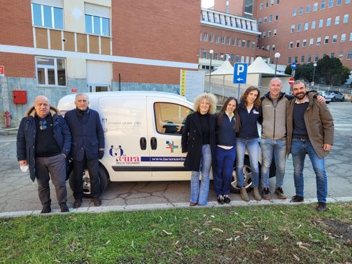 Un'auto per l'attività di cure palliative grazie a La Cura nello Sguardo e CRSavigliano