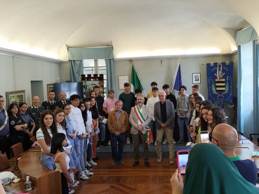 Ceva ha consegnato la Costituzione ai diciottenni Ceva ha consegnato la Costituzione ai diciottenni