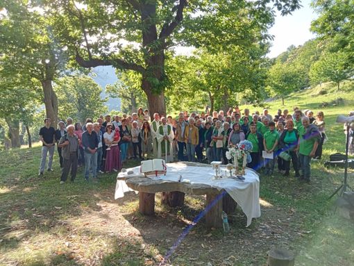 A Viola Castello la messa con il vescovo di Mondovì e i custodi dei castagneti A Viola Castello la messa con il vescovo di Mondovì e i custodi dei castagneti