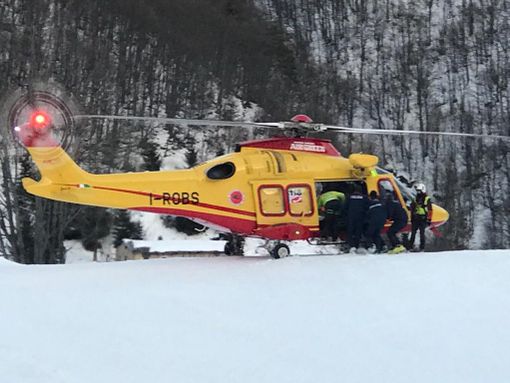 Polizia e sanitari salvano un bovesano di 50 anni colto da malore sulle piste di Limone Piemonte Polizia e sanitari salvano un bovesano di 50 anni colto da malore sulle piste di Limone Piemonte