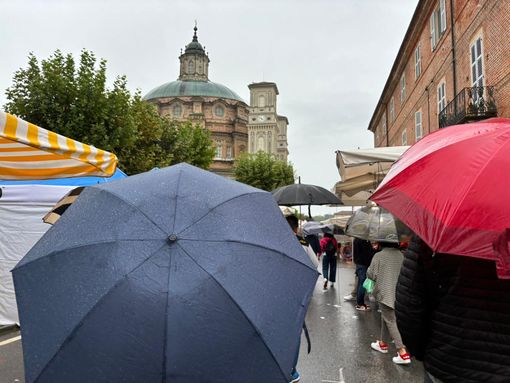 Vicoforte, la pioggia non ferma il weekend di fiera [FOTO]