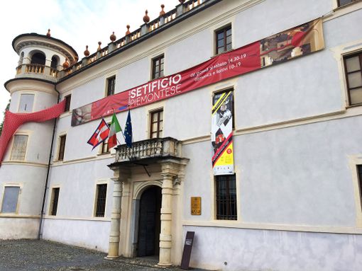 Il filatoio di Caraglio incontra l'arte e la moda Il filatoio di Caraglio incontra l'arte e la moda