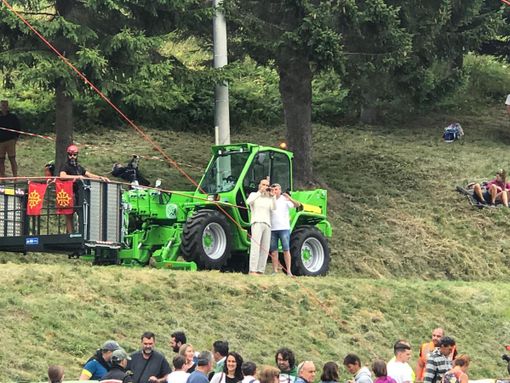 Il funambolo Andrea Loreni lascia tutti a bocca a aperta a Castelmagno... libero da protezioni (VIDEO)