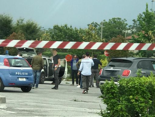 Omicidio nel piazzale dell'Auchan di Cuneo: la vittima è una 44enne residente a Saluzzo, già fermato il responsabile (VIDEO)